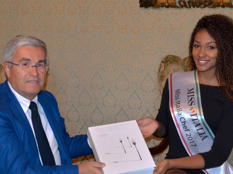 Il Presidente della Provincia di Udine riceve la miss Samira Lui