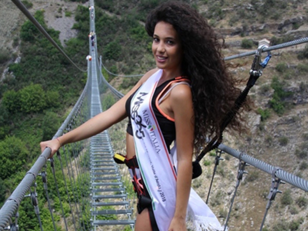 MANUELA MATERA ALLA SCOPERTA DEL PONTE TIBETANO