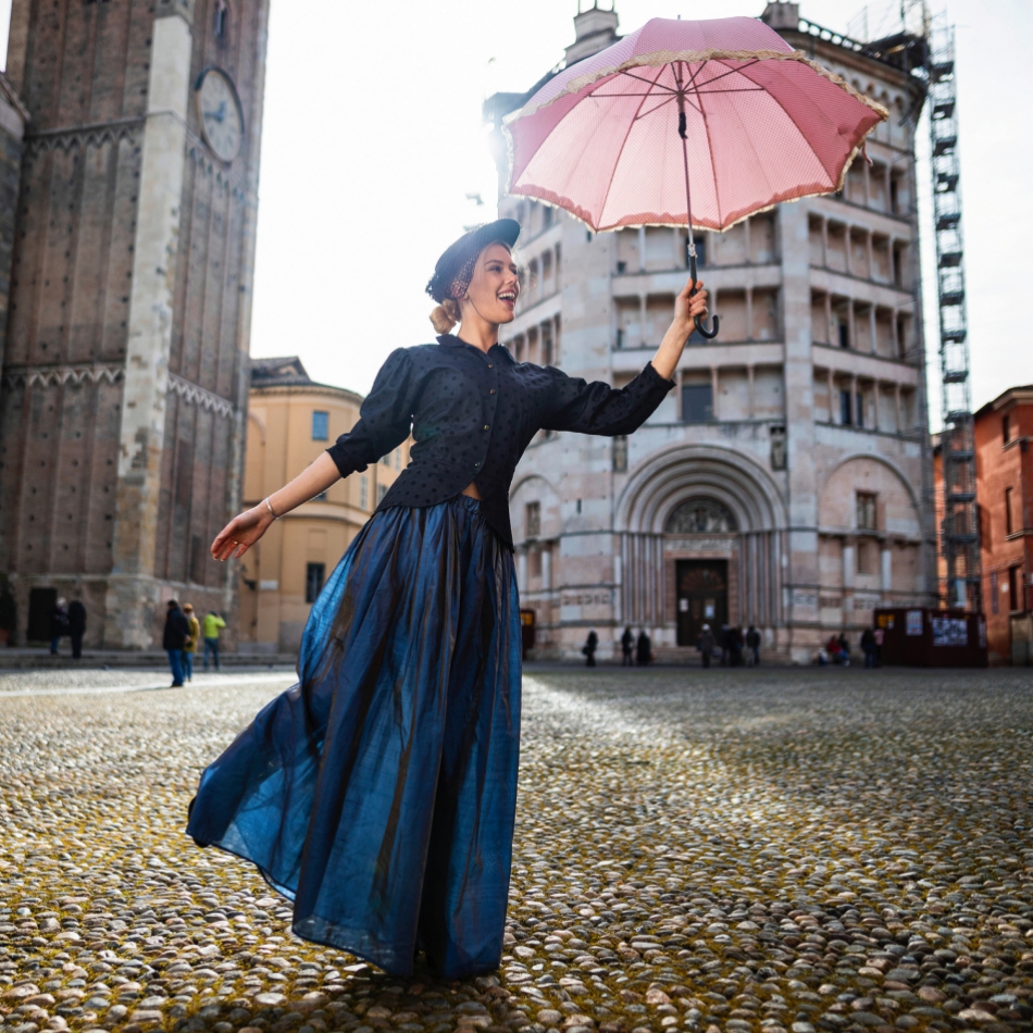 LA MISS CHE CI RICORDA FABRIZIO FRIZZI DIVENTA MISS MARA POPPINS