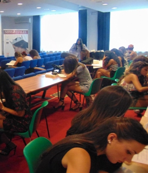 Arrivano da tutta Italia, sono bellissime e motivate. Le nostre Miss sono già operative!